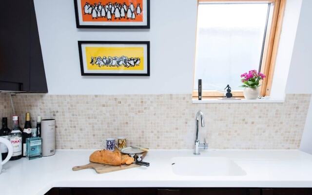 Lovely, Spacious 1BR Central Flat