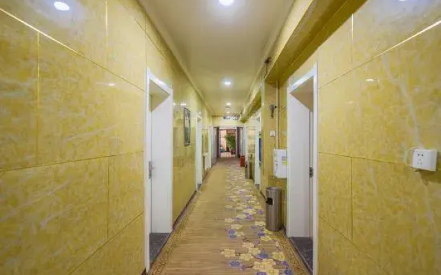 Thursday Hotel ( Shijiazhuang Railway Station Branch)
