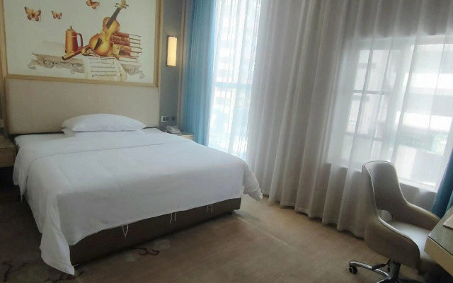 Vienna Hotel (Zhaoqing East Railway Station Dinghushan Scenic Area)