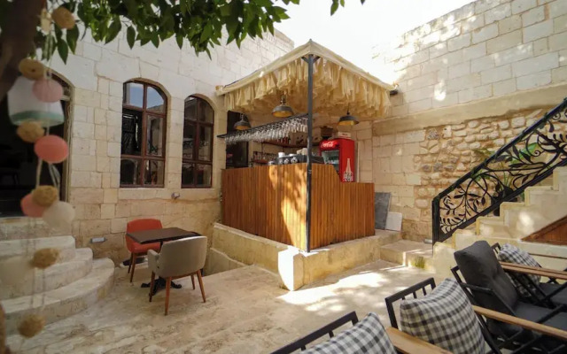 Pin Traveler House & Cocktail