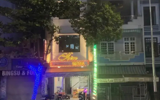 RedDoorz Near Cau Song Han