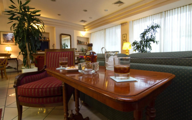 Green Hill Hotel