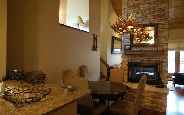 2 Bedroom Ski in, Ski out Luxury Residence Located on Fanny Hill in the Heart of Snowmass Village