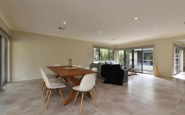 Angophora @ The Vintage