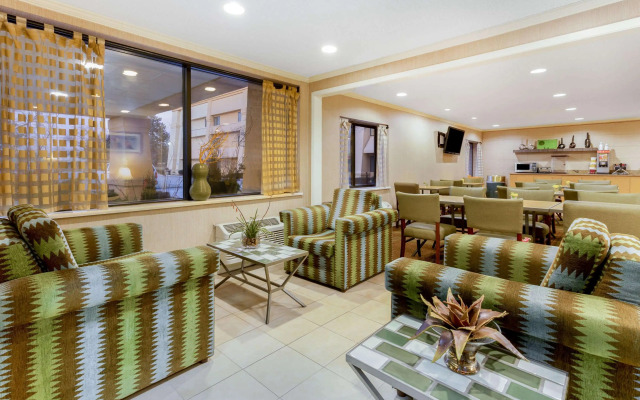 La Quinta Inn by Wyndham Chicago Willowbrook