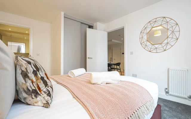 Waterside Flat in Central Leeds