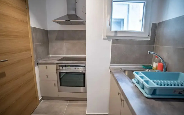 Larisis train station 1 bedroom flat for 2 persons