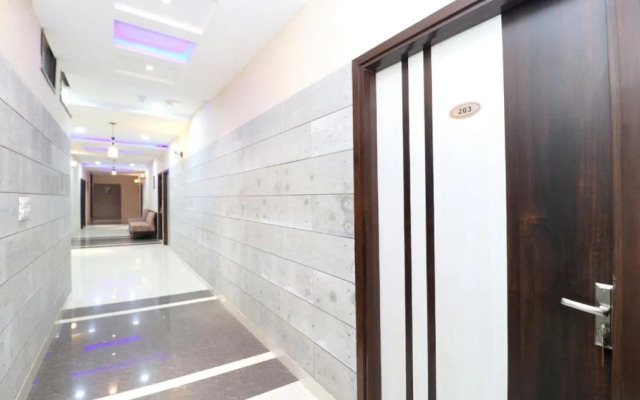 Hotel C M Plaza By OYO Rooms
