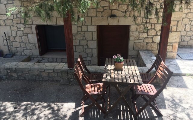 PYRGOS RALLI ESTATE Apartments and Suites