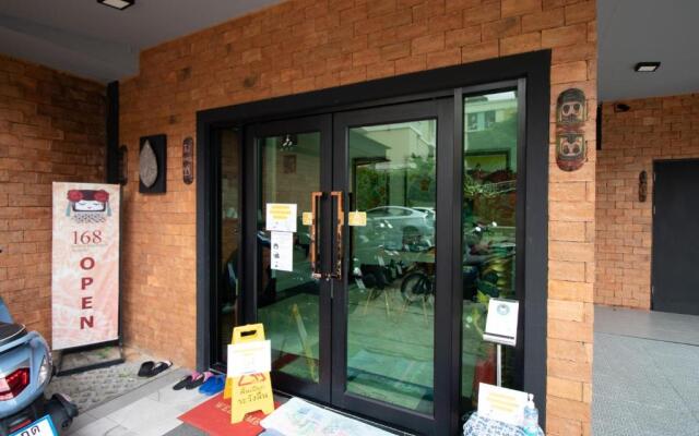 The 168 Gallery Residence