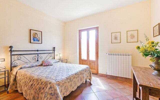 Cozy Holiday Home in Lamporecchio with Swimming Pool