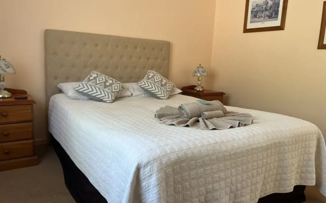 Rubyvale Motel & Holiday Units - An Adults Only Getaway