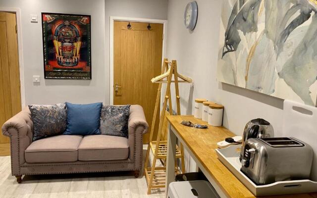 Southernwood - Garden Lodge 14