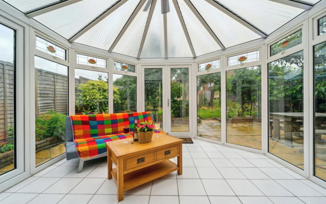 Spacious Home - Sleeps 10 - Free Parking - Pets