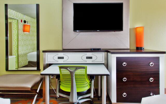 Holiday Inn Express Atlanta Galleria - Ballpark Area by IHG