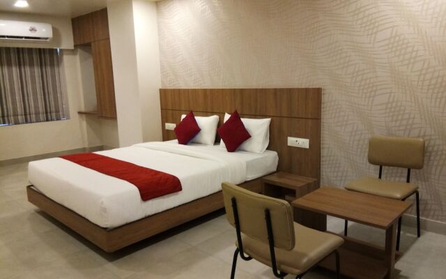 OYO 13857 Hotel Imperial
