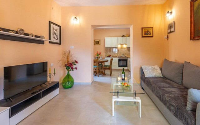 Beautiful Apartment in Sisan With Wifi and 2 Bedrooms