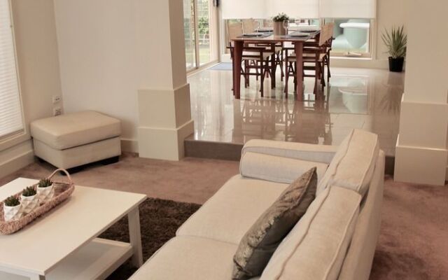 Balcombe Apartments