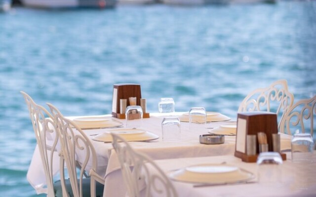 Assos Troy Port Hotel