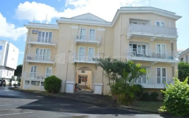 Well equipped peaceful 3 bedroom apartment