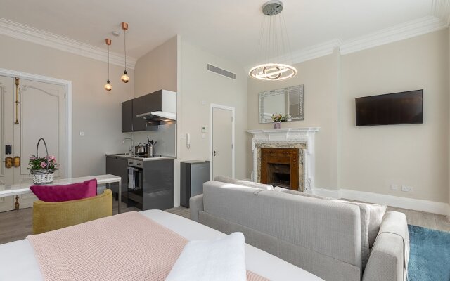 Luxurious Air Conditioned Apt High Street Kensington