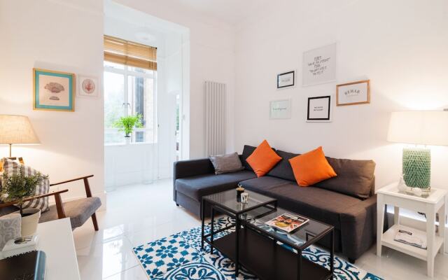 Bright Hazlitt Road Apartment