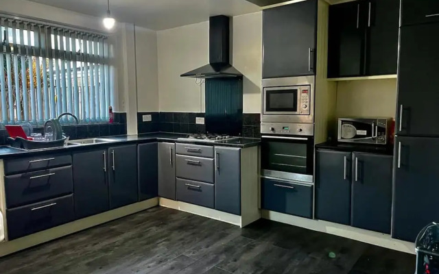 Charming 2-bedroom Home With Modern Amenities