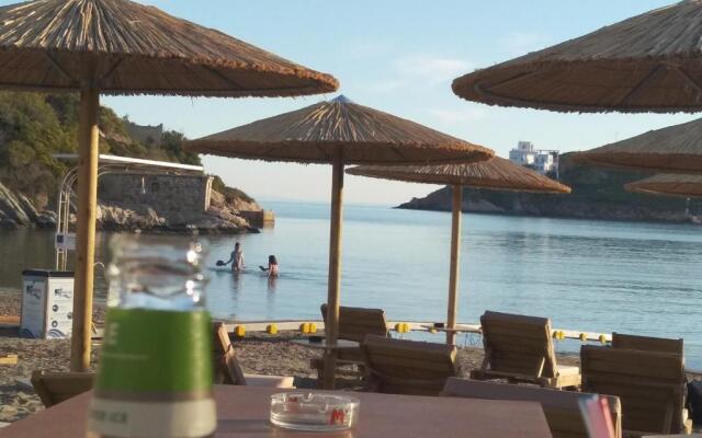 Akti Miaouli Holiday Home