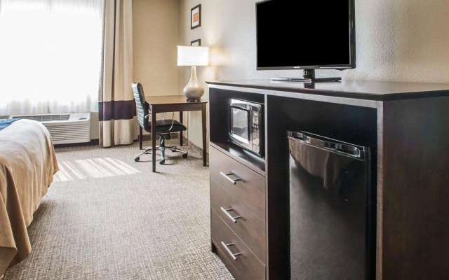 Comfort Inn & Suites Waterloo - Cedar Falls