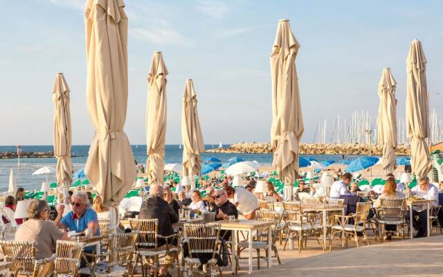 Premium suites on Beach Ben Yehuda 43