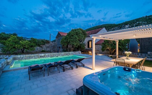 Amazing Apartment in Donje Obuljeno With Wifi and 2 Bedrooms