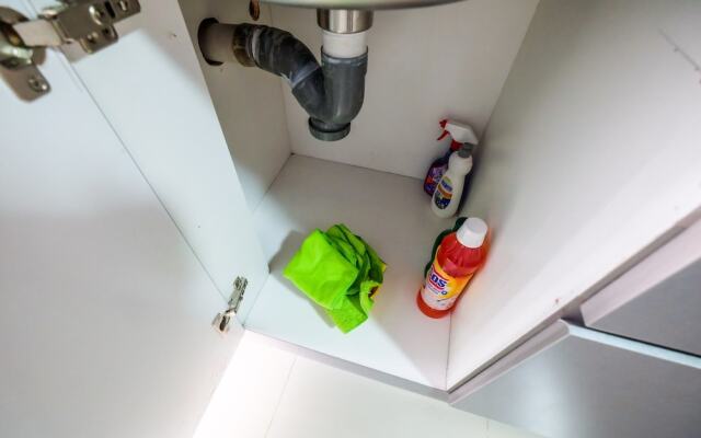 Modern and Comfort 2BR Bassura City Apartment