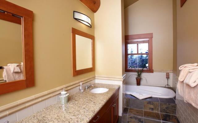 Aloha Whistler Accommodations - Creekside