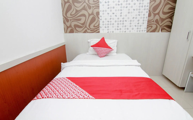 OYO 861 R Four Hotel