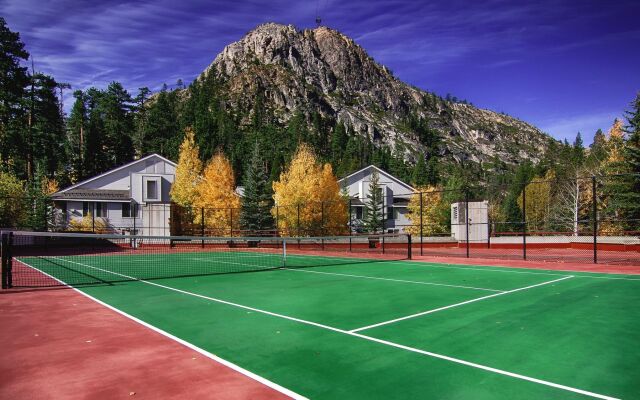 Squaw Valley Lodge
