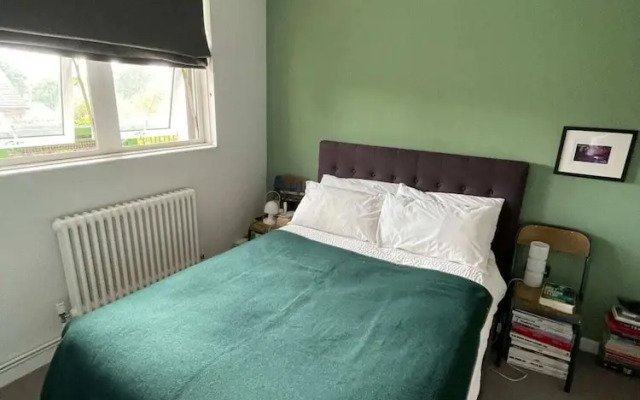 Contemporary 1BD Flat W/balcony - Stoke Newington!