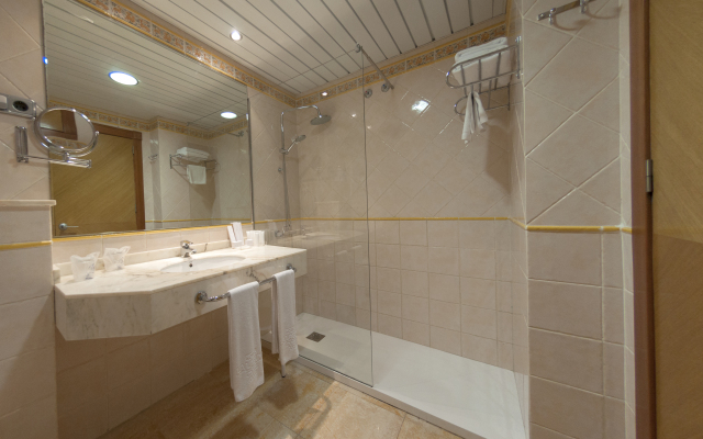 Hotel La Laguna Spa And Golf