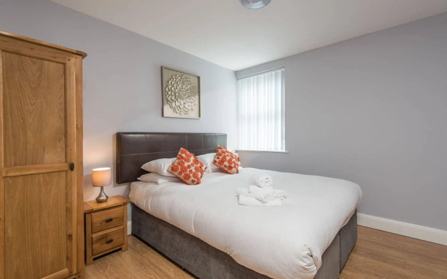 Giant Serviced Apartments