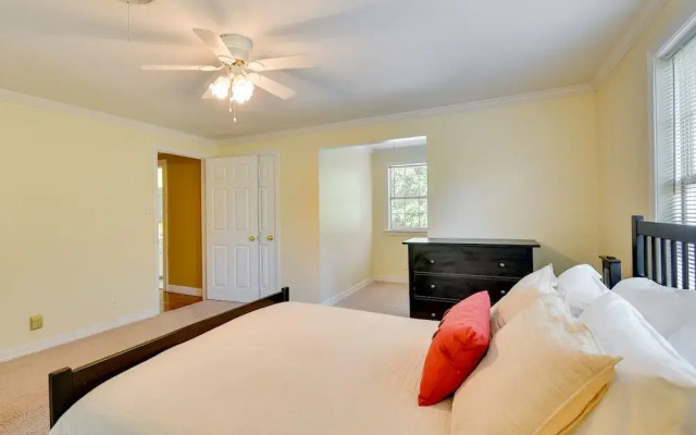 Spacious Amarillo Home With Shared Fire Pit!