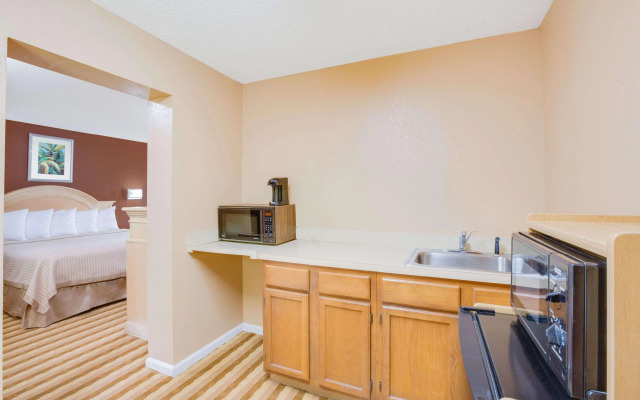 Columbus Inn and Suites