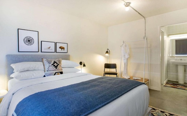 Trumbull and Porter Hotel