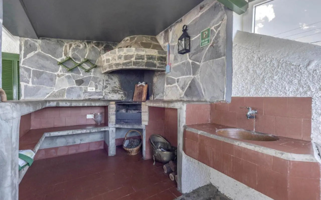 Rural House Los Orovales with Terrace and Parking