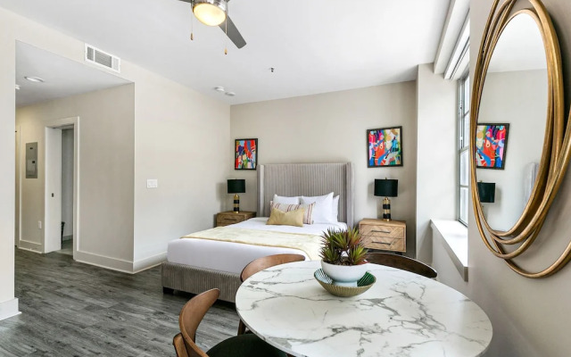Elegant Studio Near French Quarter