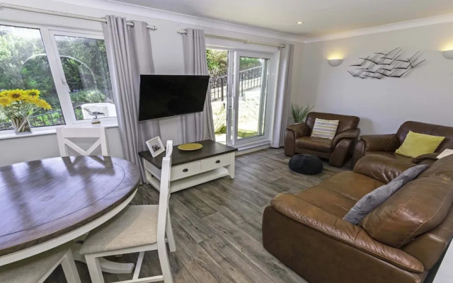 Clifton Court Apt 19 With Heated Pool