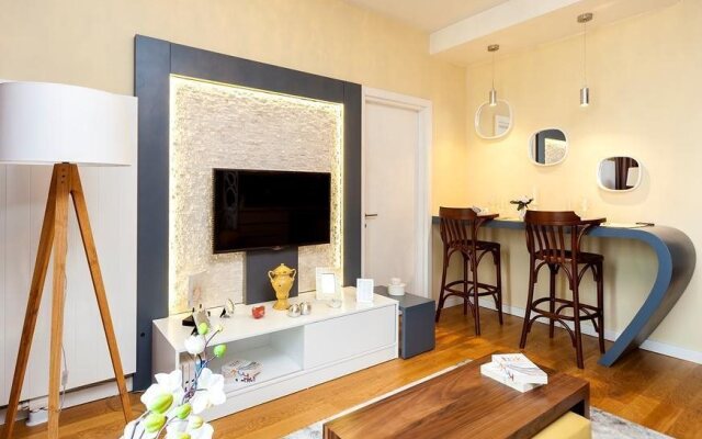Mera Suites