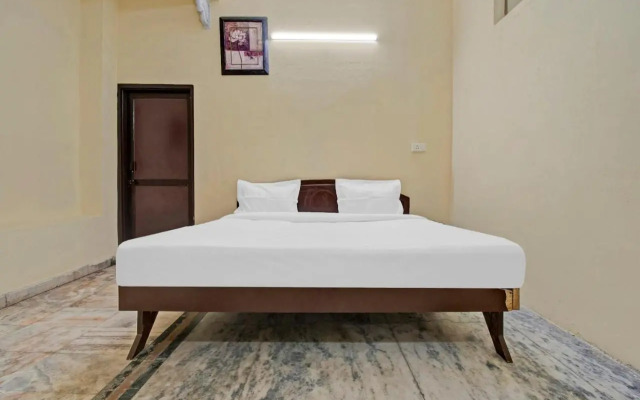 OYO Flagship 70280 Hotel Raj Baag