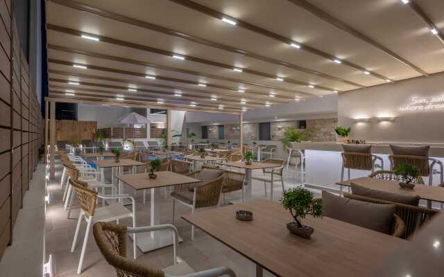 Sandy Seaside Suites