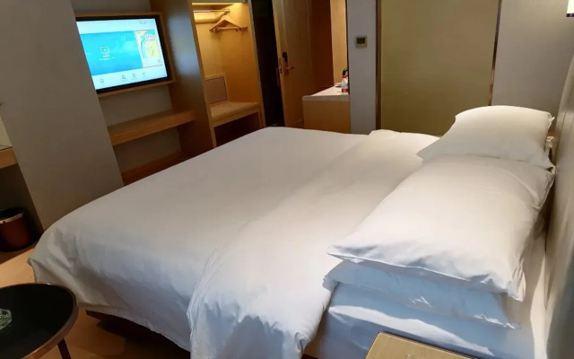 Vienna International Hotel (Wanzhou Gaosuntang Pedestrian Street Branch)