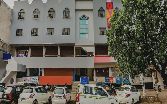Oyo Flagship 703127 Hotel Devi Palace