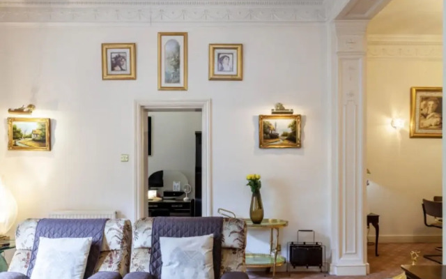 Large 3-bed Apartment in London Kensington Gardens